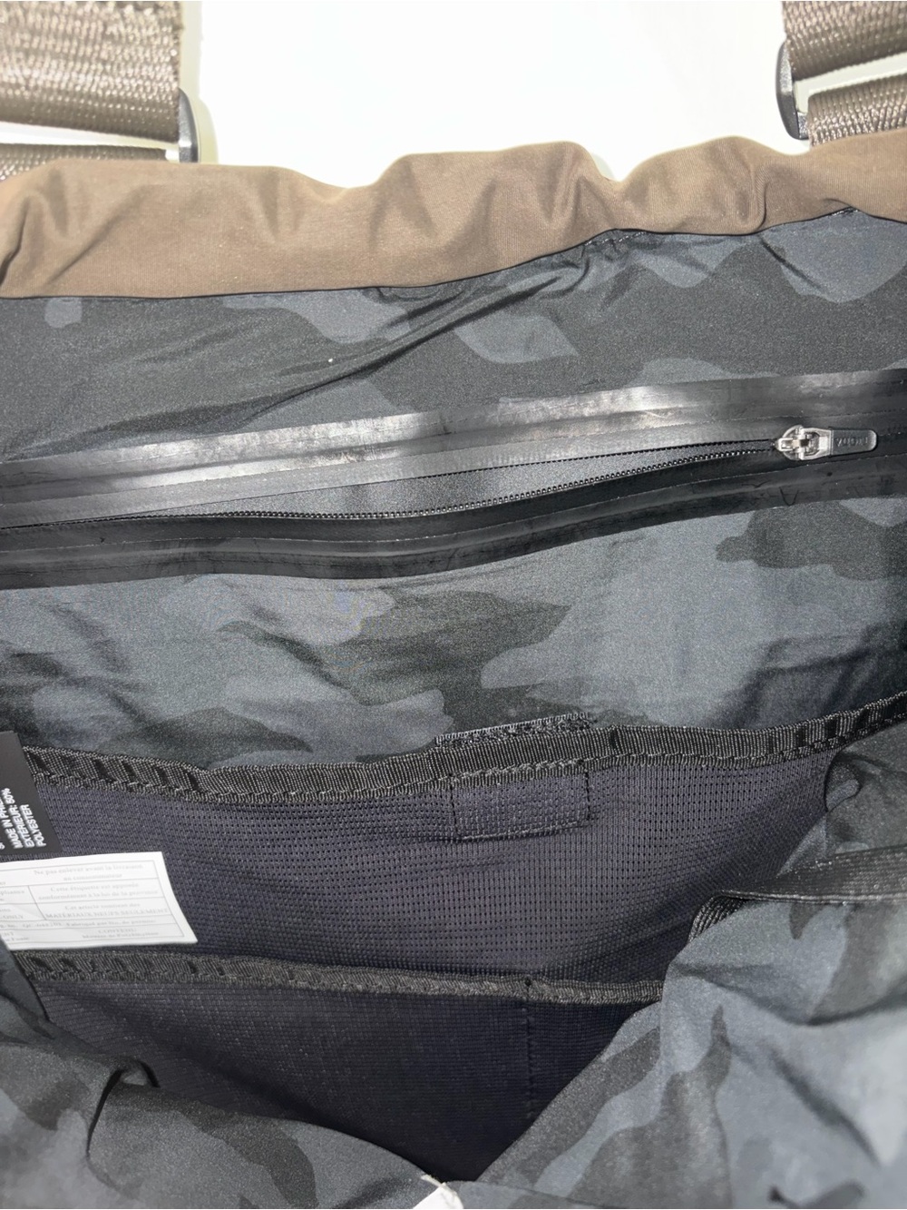 VUORI V1 Convertible Tote Bag - Picture 11 of 13